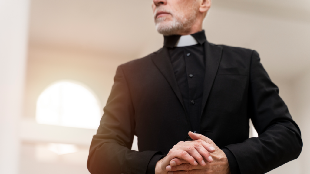 Padre de meia idade, para falar sobre o cuidado psicológico para sacerdotes e religiosos